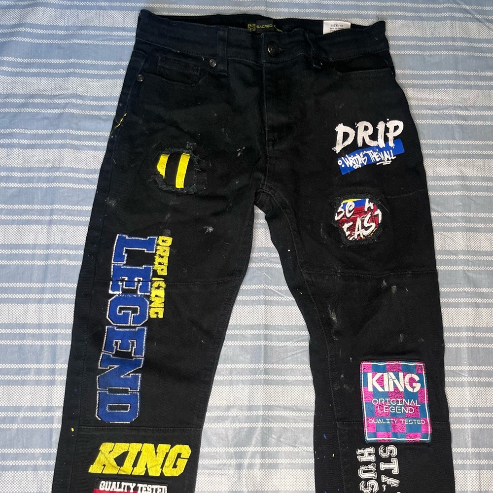 Sacred crown jeans graffity  size 12 Boys multicolor.